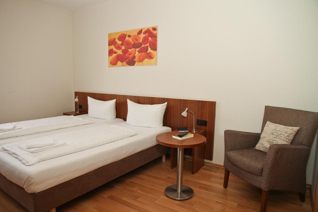 Landgasthof Zur Sonne I Hotel & Restaurant Neuburg am Rhein Pokój zdjęcie