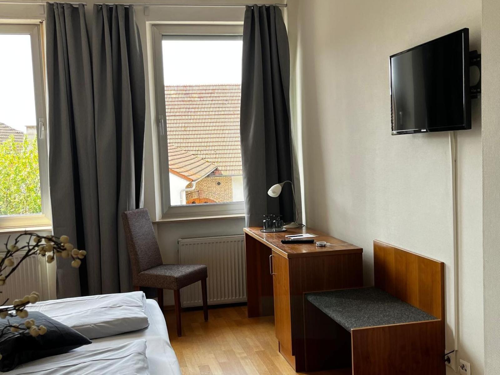 Landgasthof Zur Sonne I Hotel & Restaurant Neuburg am Rhein Zewnętrze zdjęcie