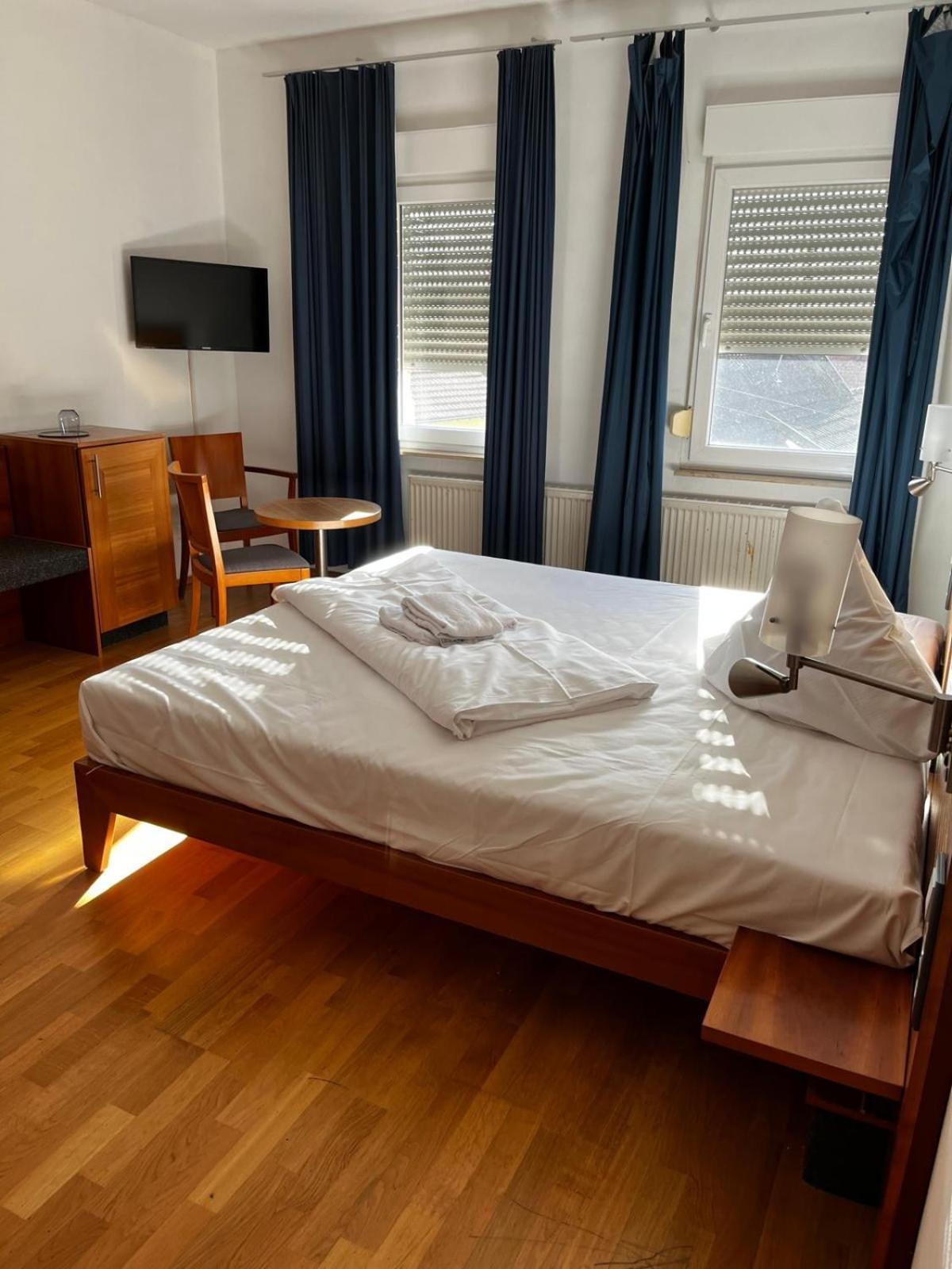 Landgasthof Zur Sonne I Hotel & Restaurant Neuburg am Rhein Zewnętrze zdjęcie